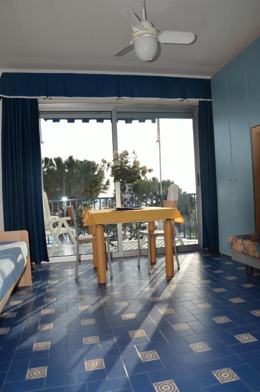 Residence Costa Templada Ventimiglia Oda fotoğraf